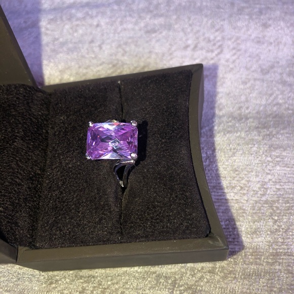 Set of high end costume jewelry rings - Picture 8 of 11